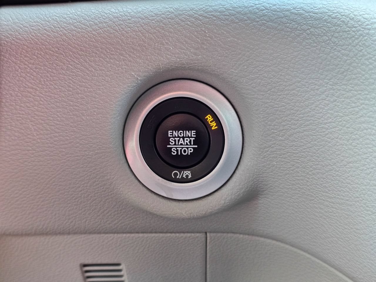 Used 2023 Chrysler Voyager LX FWD image 23