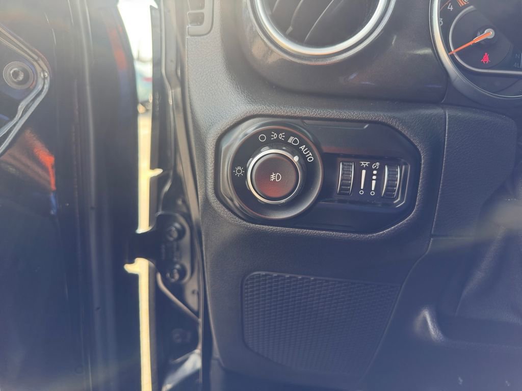 Used 2021 Jeep Wrangler Unlimited Sahara image 18