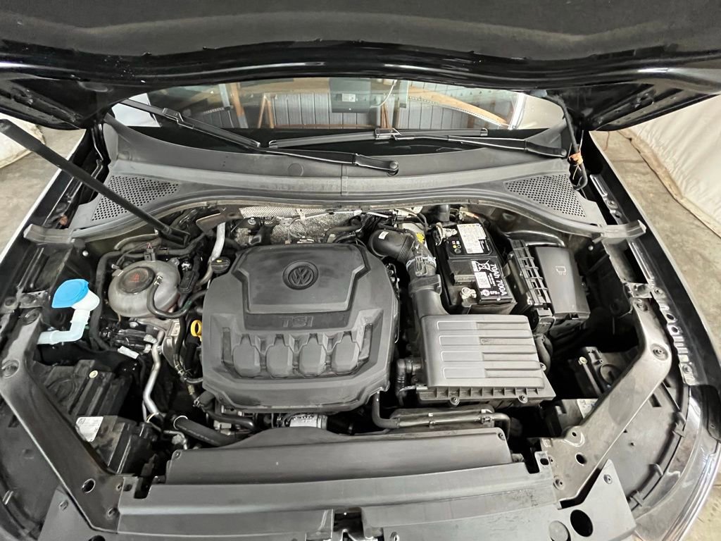 Certified 2024 Volkswagen Tiguan SE R-Line FWD image 31