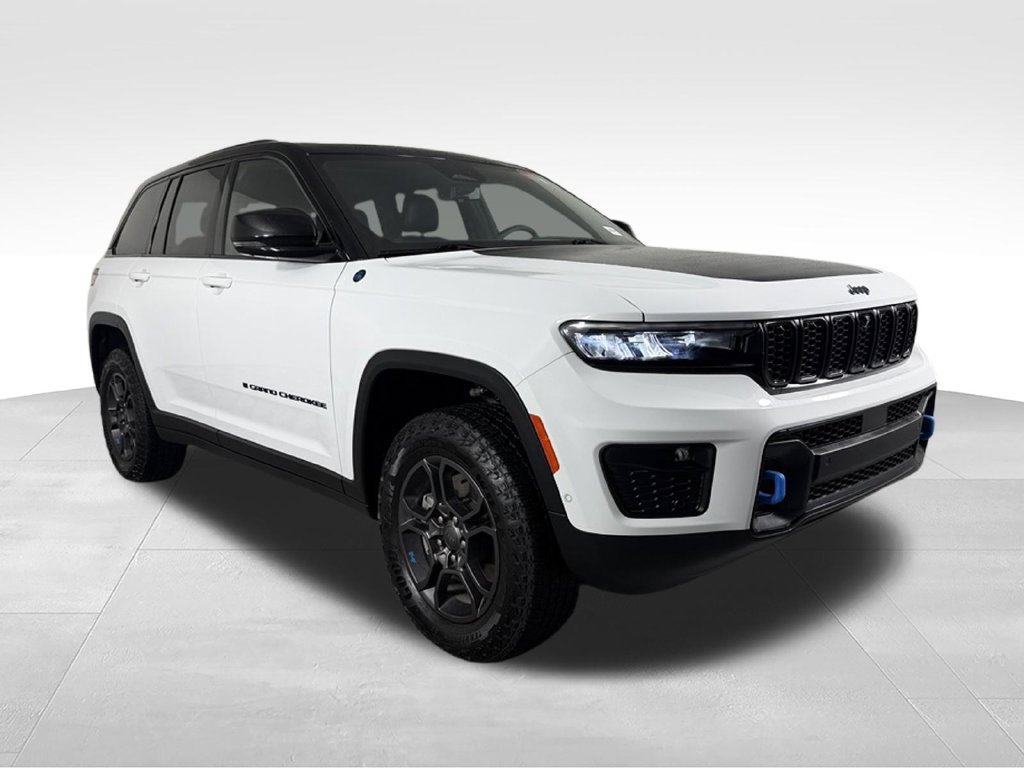 Used 2024 Jeep Grand Cherokee Trailhawk w/ Advanced Protech Group II AWD/4WD image 6
