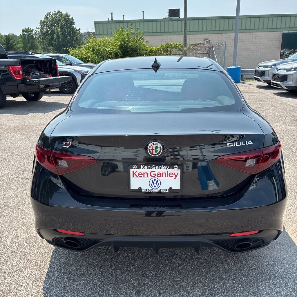 Used 2022 Alfa Romeo Giulia Veloce AWD/4WD image 21
