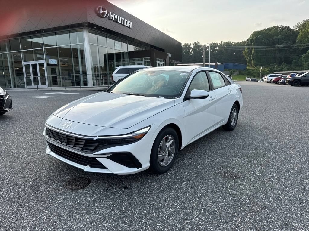 New 2026 Hyundai Elantra SE