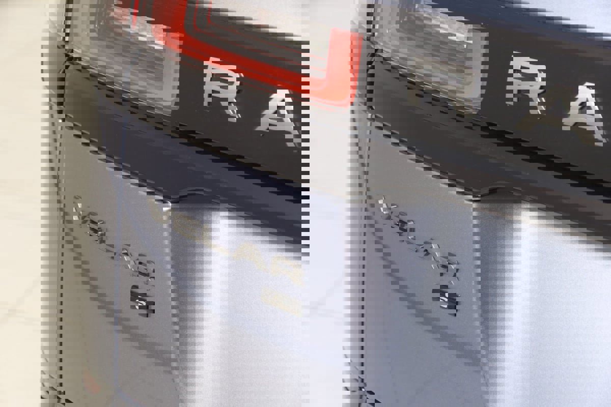 Used 2021 Land Rover Range Rover Velar R-Dynamic S image 50