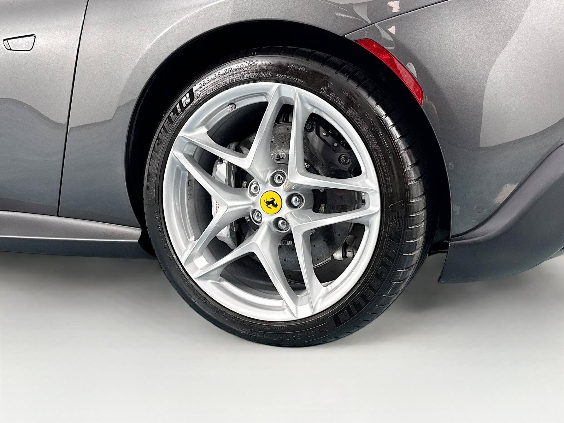 Used 2025 Ferrari Roma Spider RWD image 31