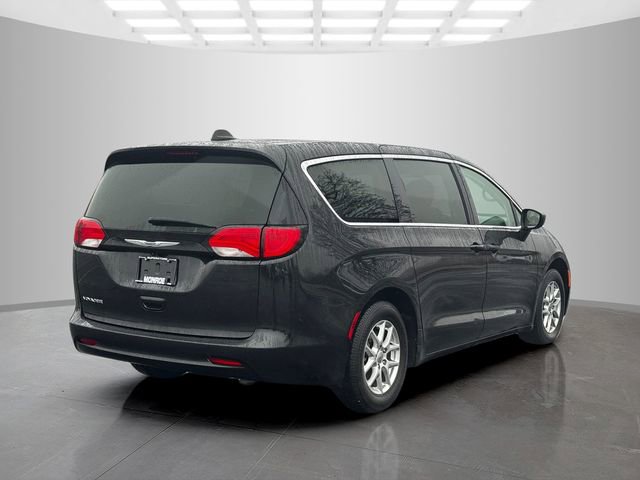 Certified 2022 Chrysler Voyager LX FWD image 7