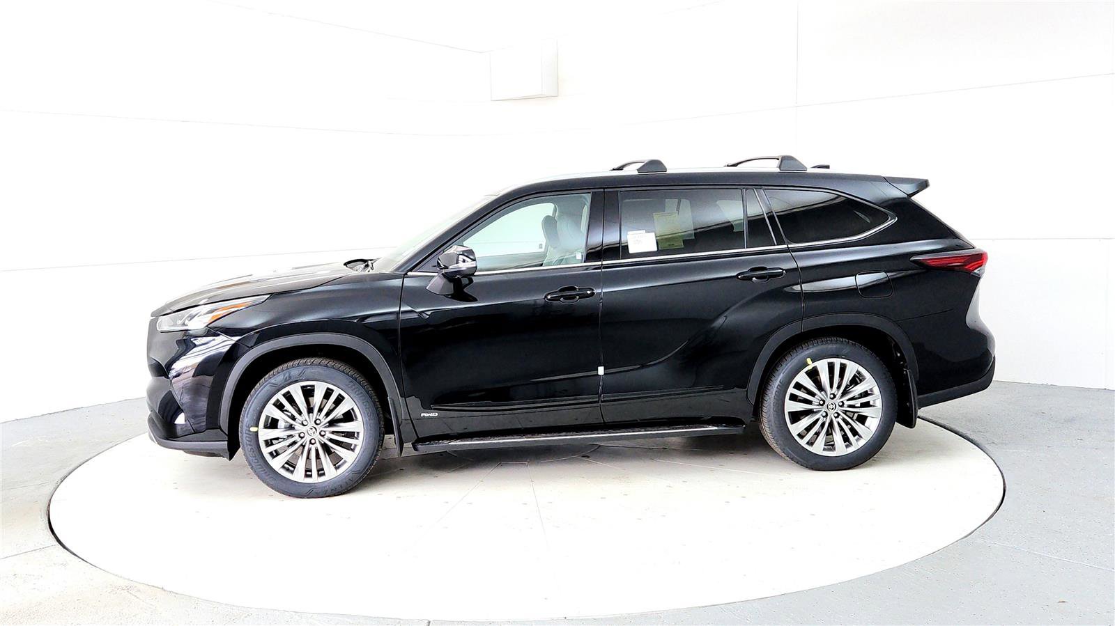New 2026 Toyota Highlander Platinum image 3