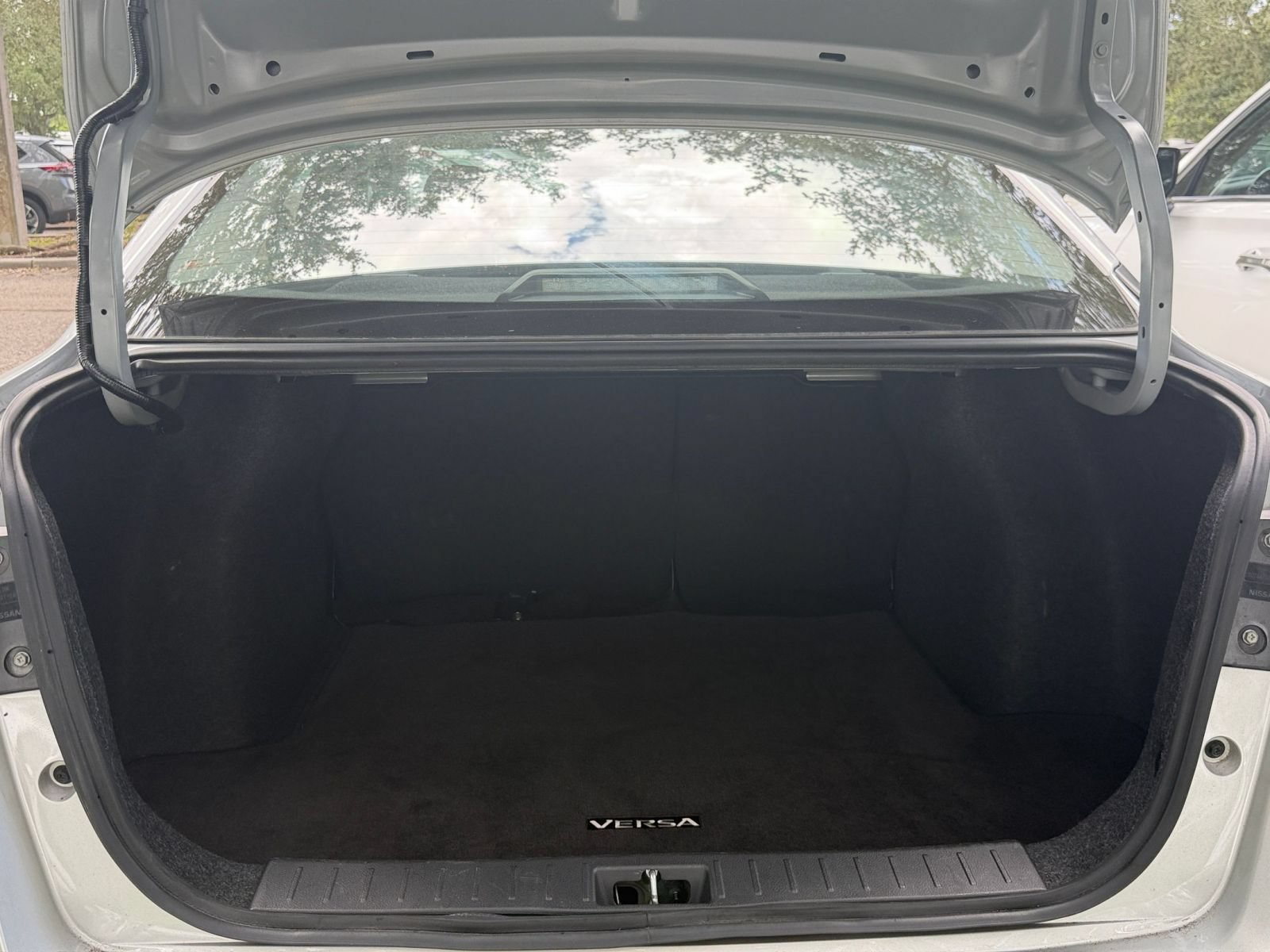 Used 2025 Nissan Versa SV FWD image 28