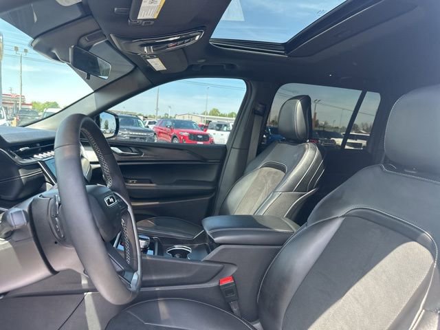 Used 2025 Jeep Grand Cherokee Altitude image 35