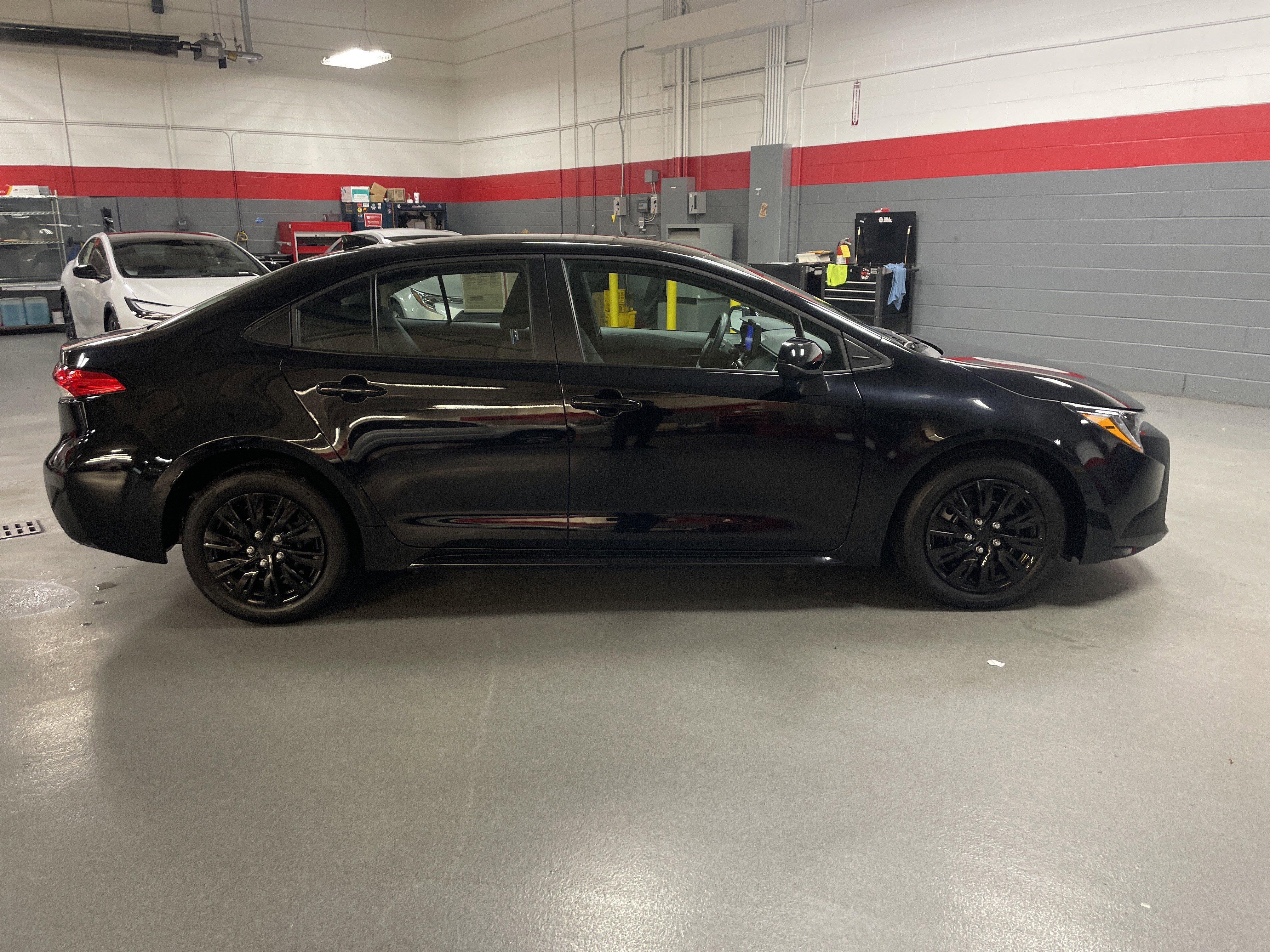 Used 2025 Toyota Corolla LE image 11