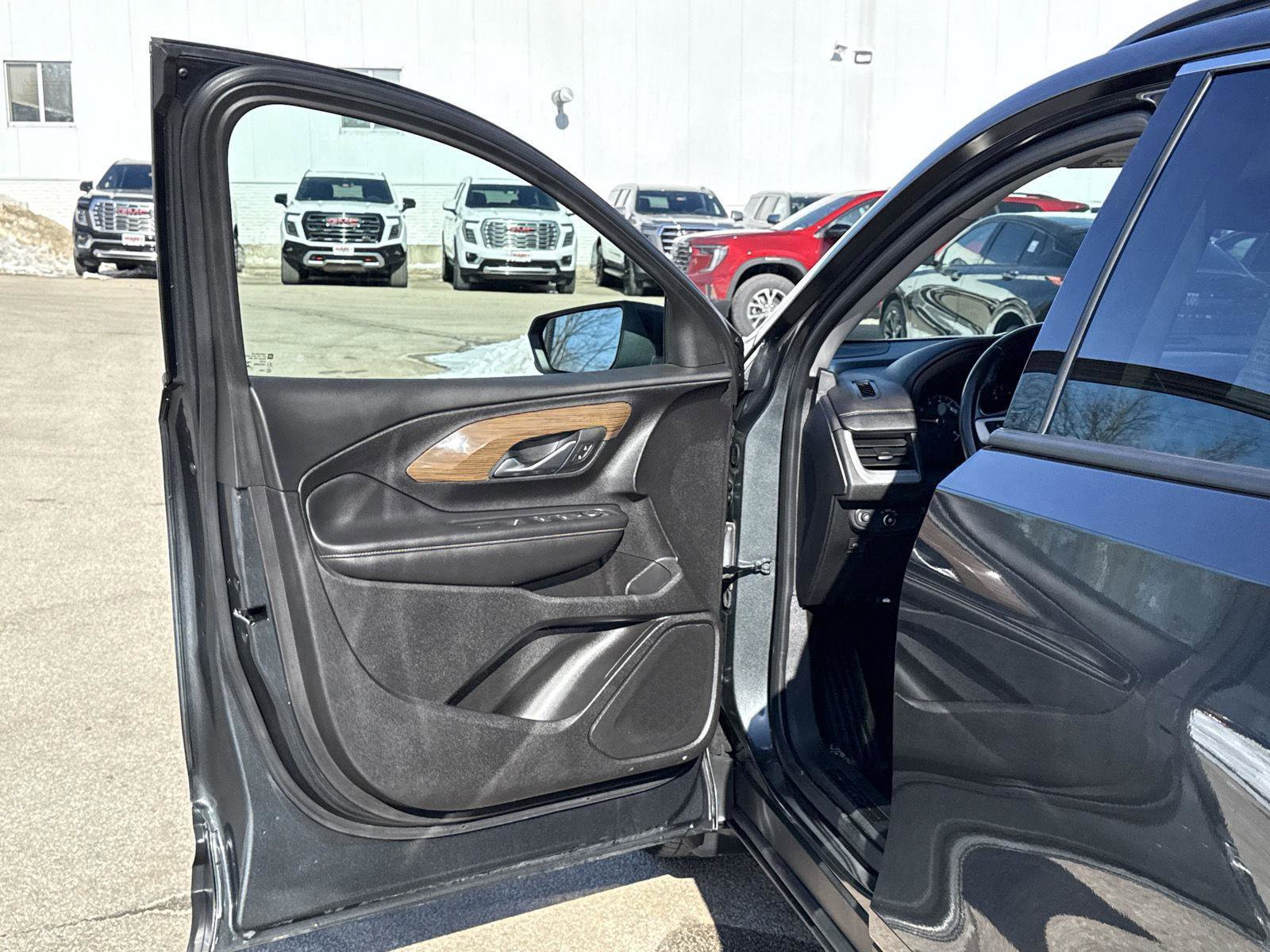 Used 2018 GMC Terrain SLE w/ Driver Convenience Package image 11