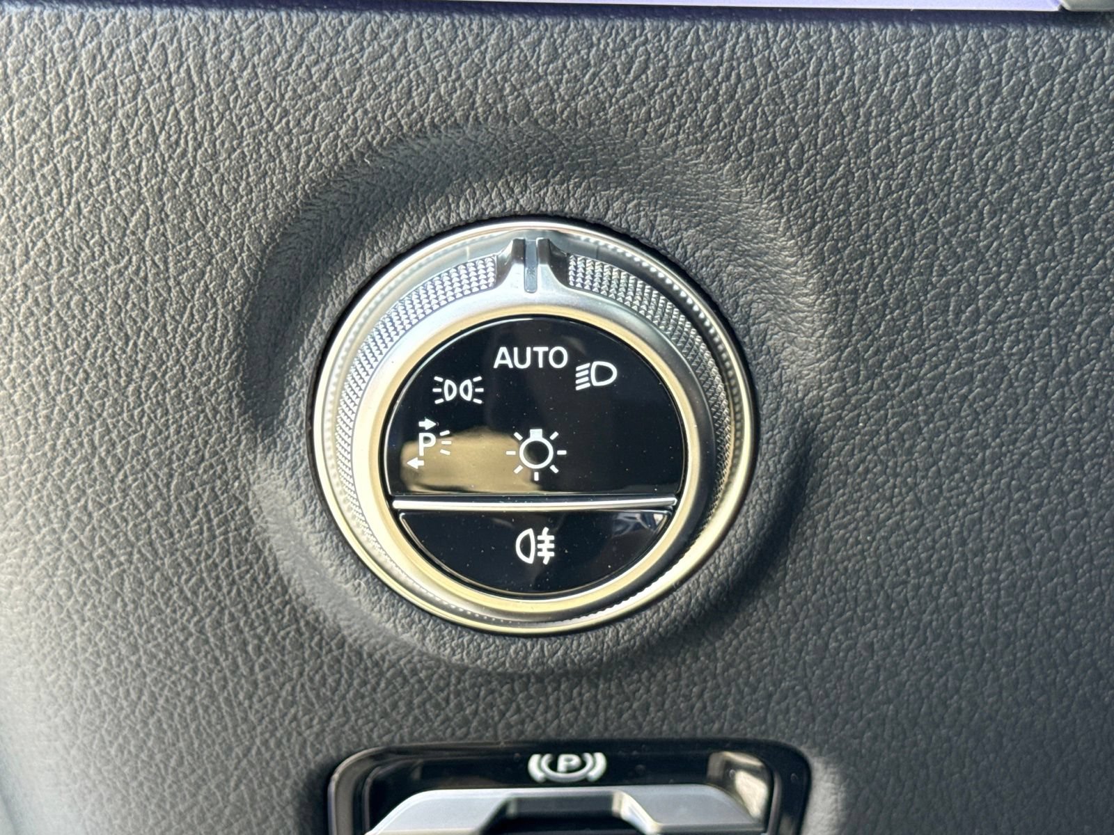 Used 2025 Mercedes-Benz CLE 300 4MATIC Coupe image 24