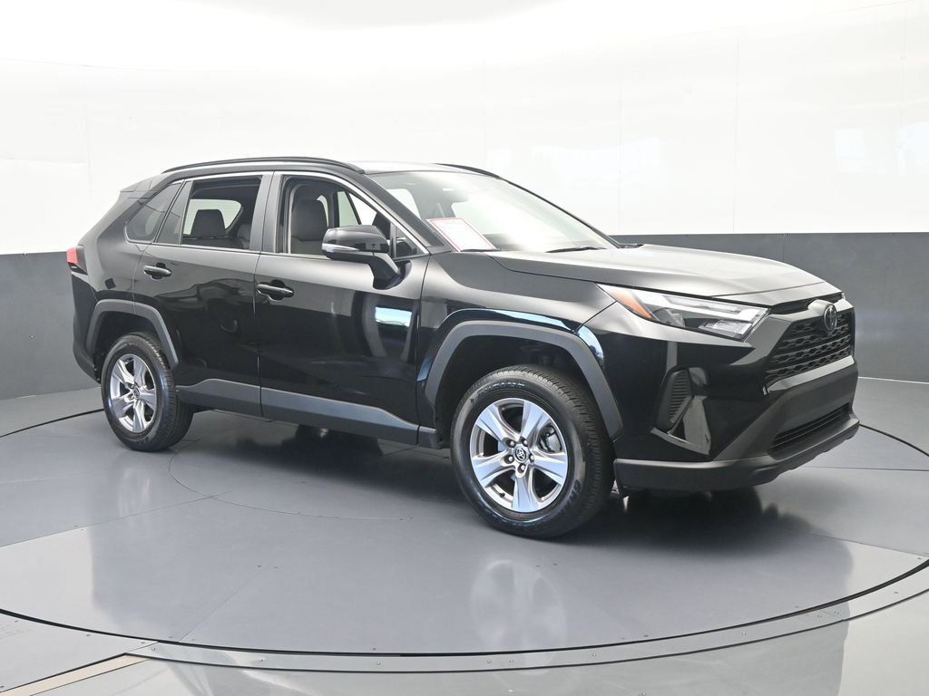 Used 2025 Toyota RAV4 XLE w/ Convenience Package FWD image 8