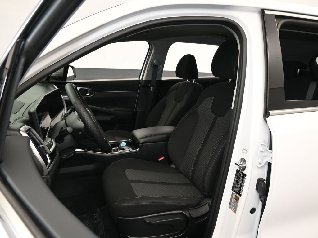 Used 2025 Kia Sorento LX image 10