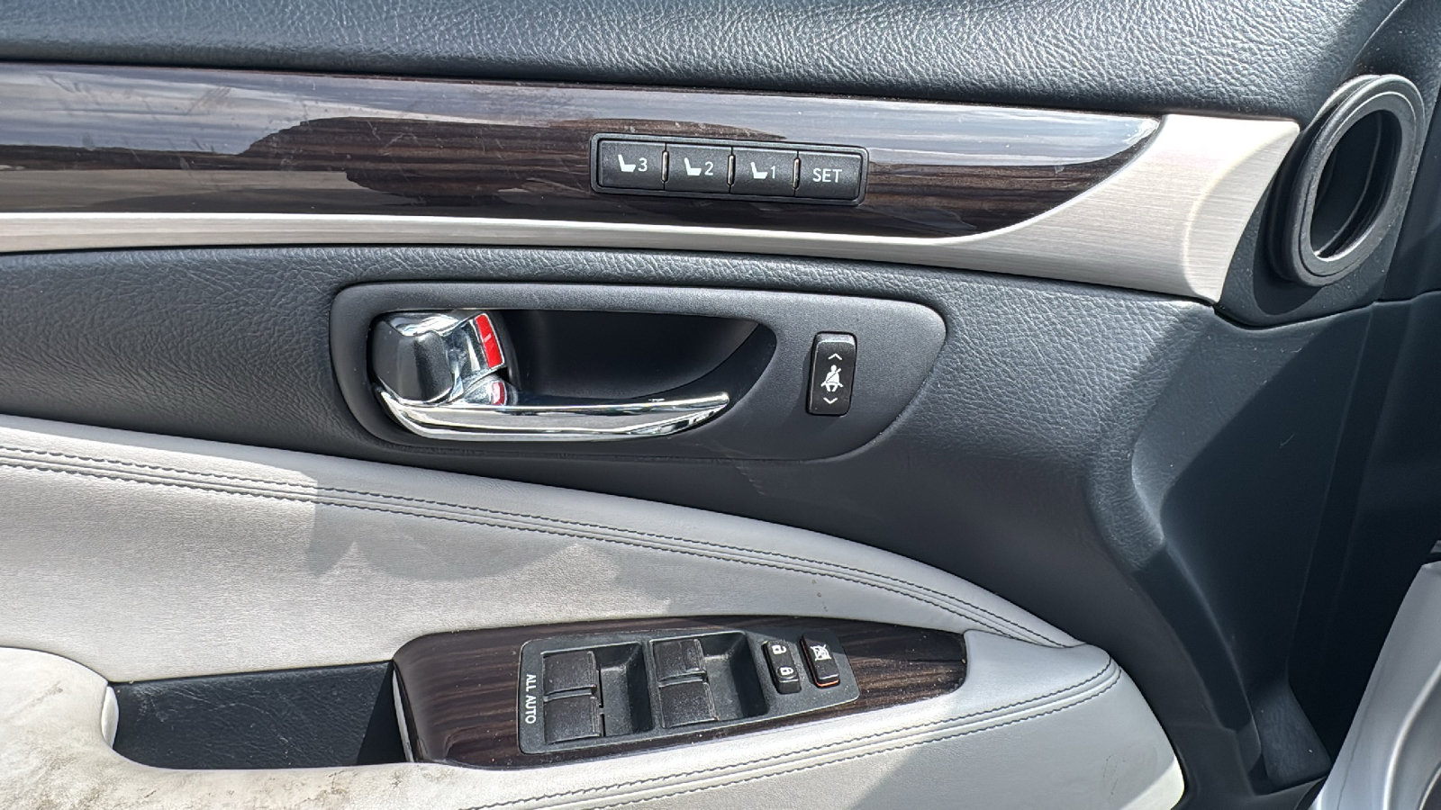 Used 2013 Lexus LS 460 L w/ Preferred Accessory Package image 13