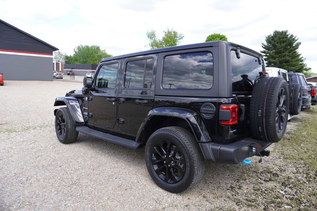 Used 2022 Jeep Wrangler Unlimited Sahara w/ Cold Weather Group AWD/4WD image 5