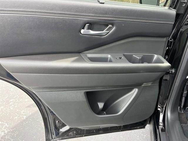 Used 2025 Nissan Pathfinder Platinum image 19