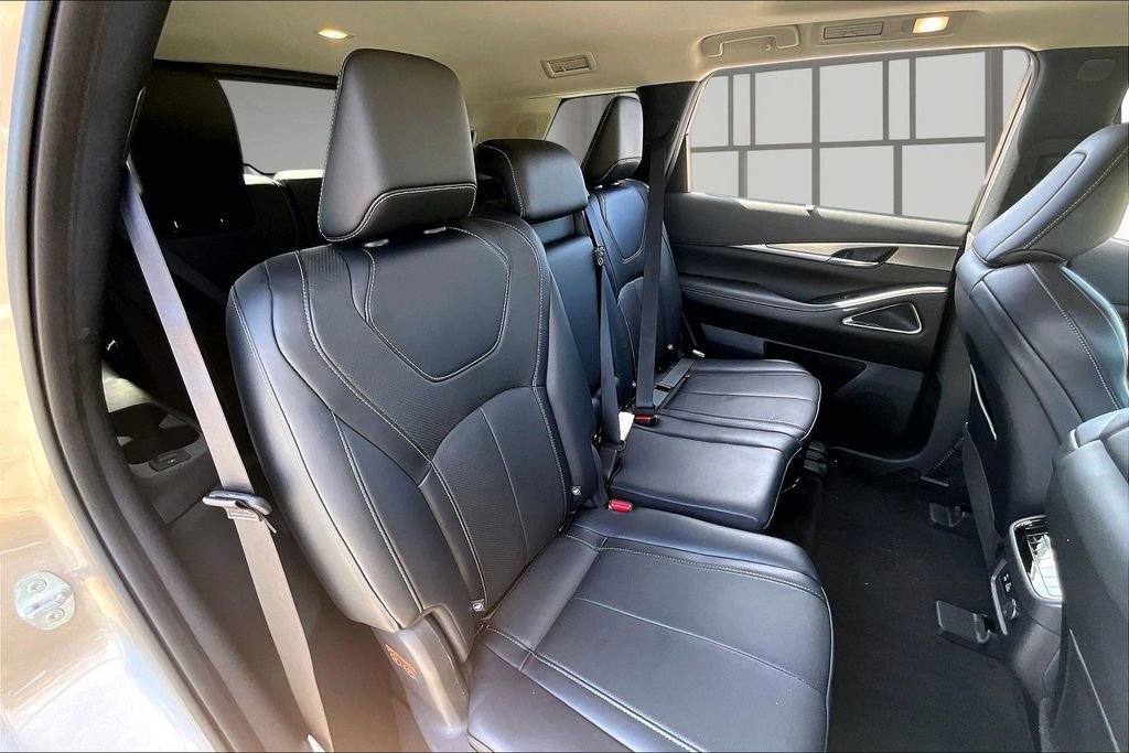 Used 2023 INFINITI QX60 Luxe w/ Performance Audio Package FWD image 24