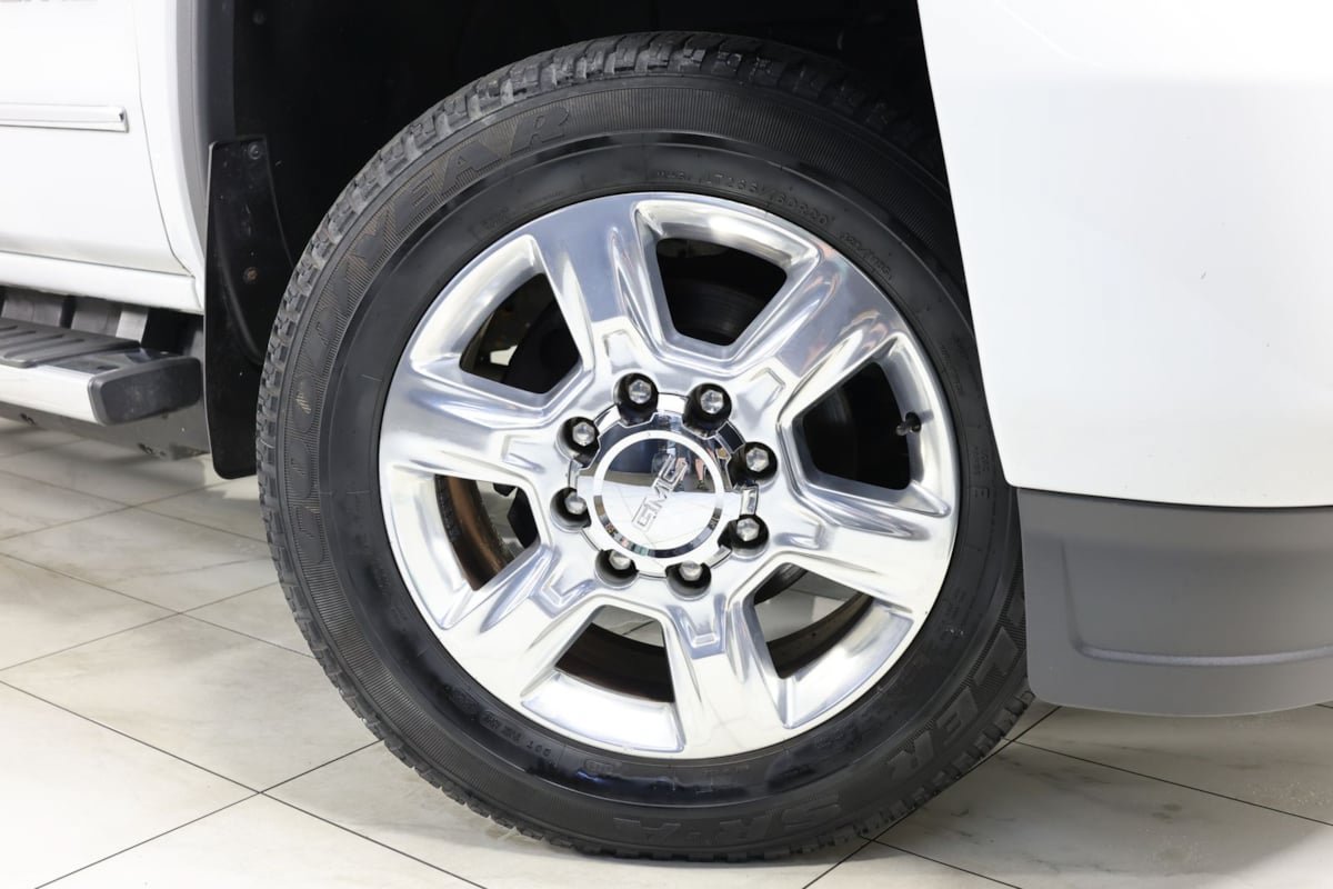 Used 2019 GMC Sierra 2500 Denali w/ Duramax Plus Package AWD/4WD image 14