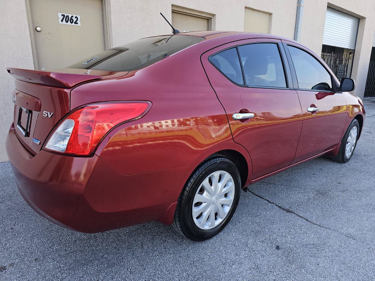 Used 2013 Nissan Versa SV FWD image 17