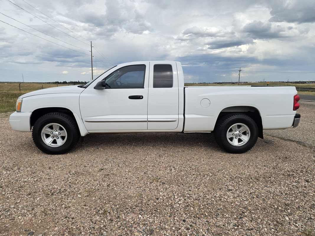 Used 2007 Dodge Dakota Laramie w/ Popular Equipment Group AWD/4WD image 2