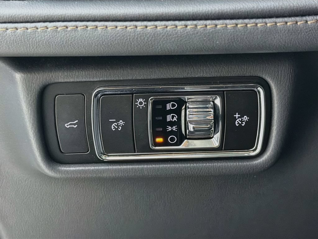 Used 2025 Lincoln Aviator 2WD w/ Equipment Group 101A image 10