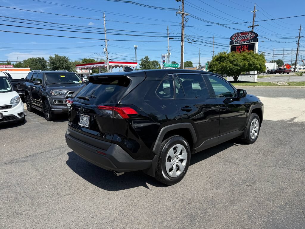 Used 2023 Toyota RAV4 LE AWD/4WD image 7
