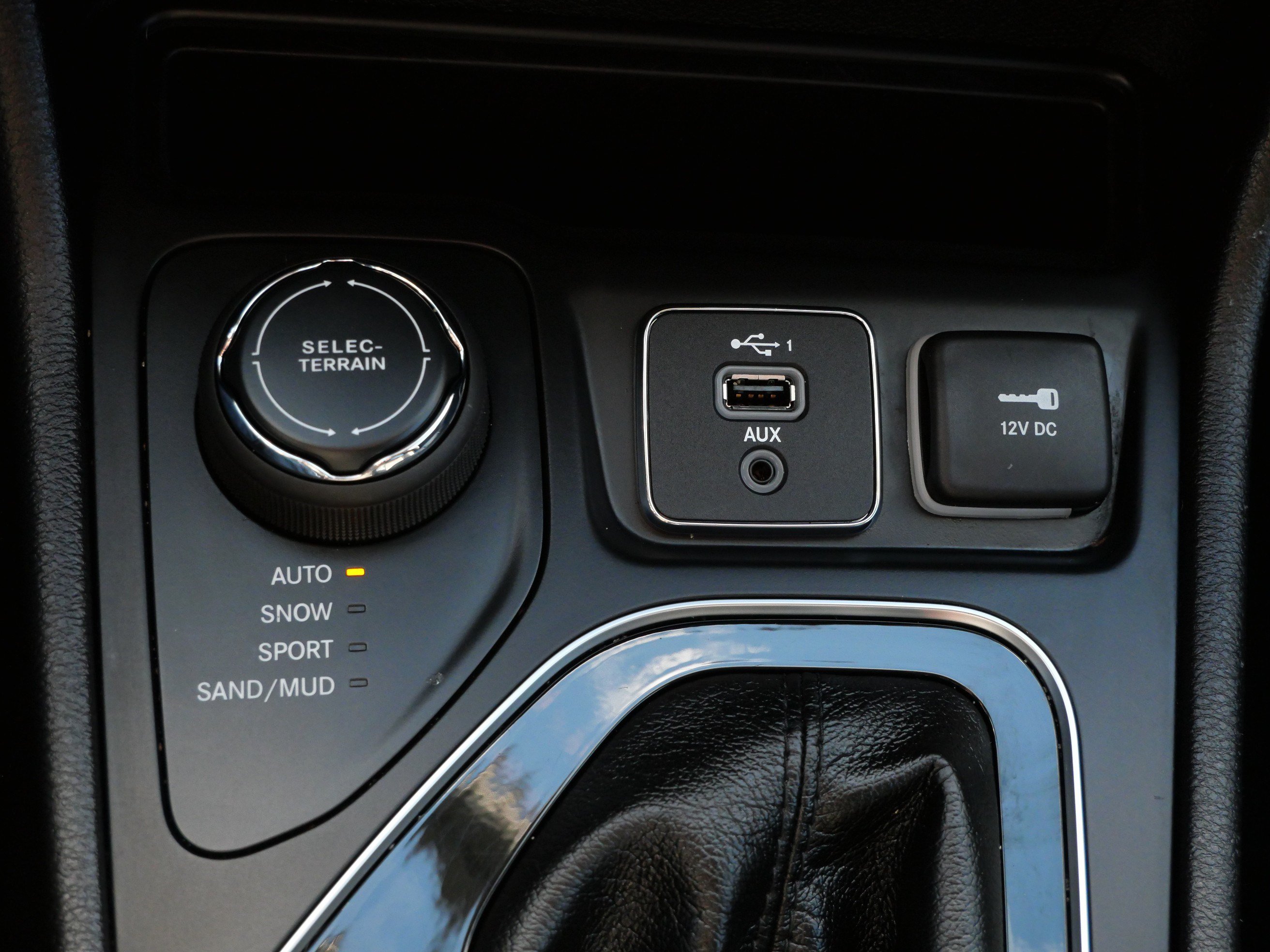 Used 2019 Jeep Cherokee Limited w/ Luxury Group AWD/4WD image 30