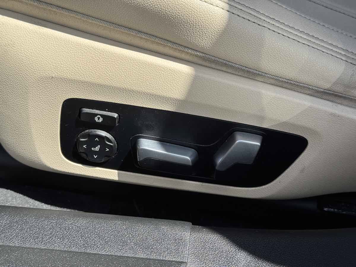Used 2020 BMW 330i Sedan w/ Premium Package RWD image 25