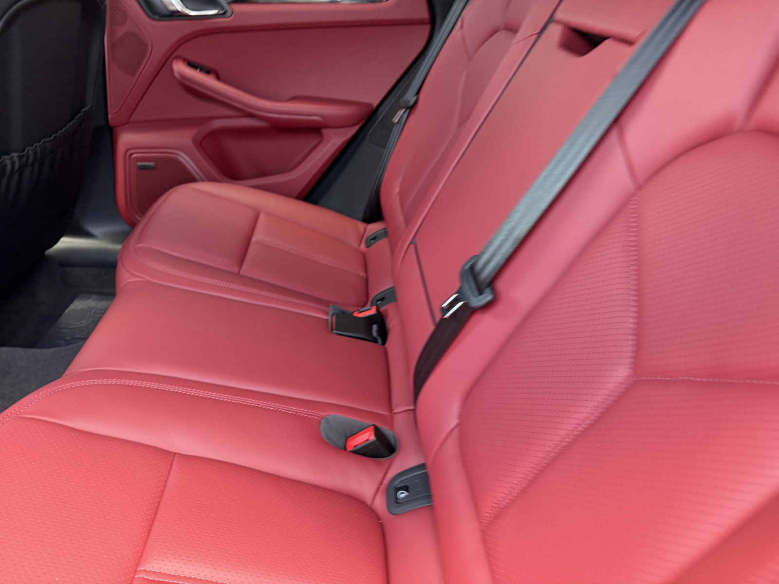 New 2026 Porsche Macan AWD/4WD image 18