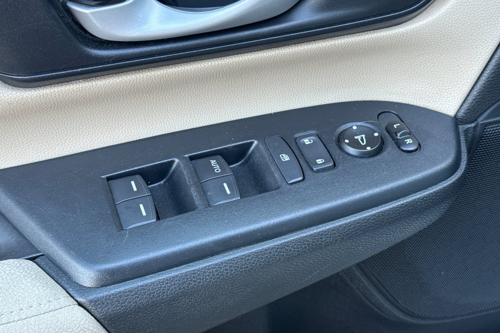Used 2017 Honda CR-V LX image 14