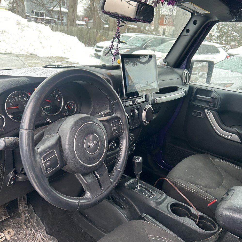 Used 2018 Jeep Wrangler Rubicon w/ Power Convenience Group image 9