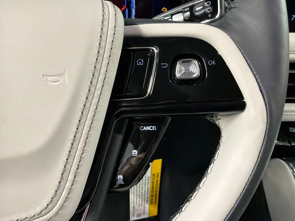 New 2026 Lincoln Aviator AWD image 17