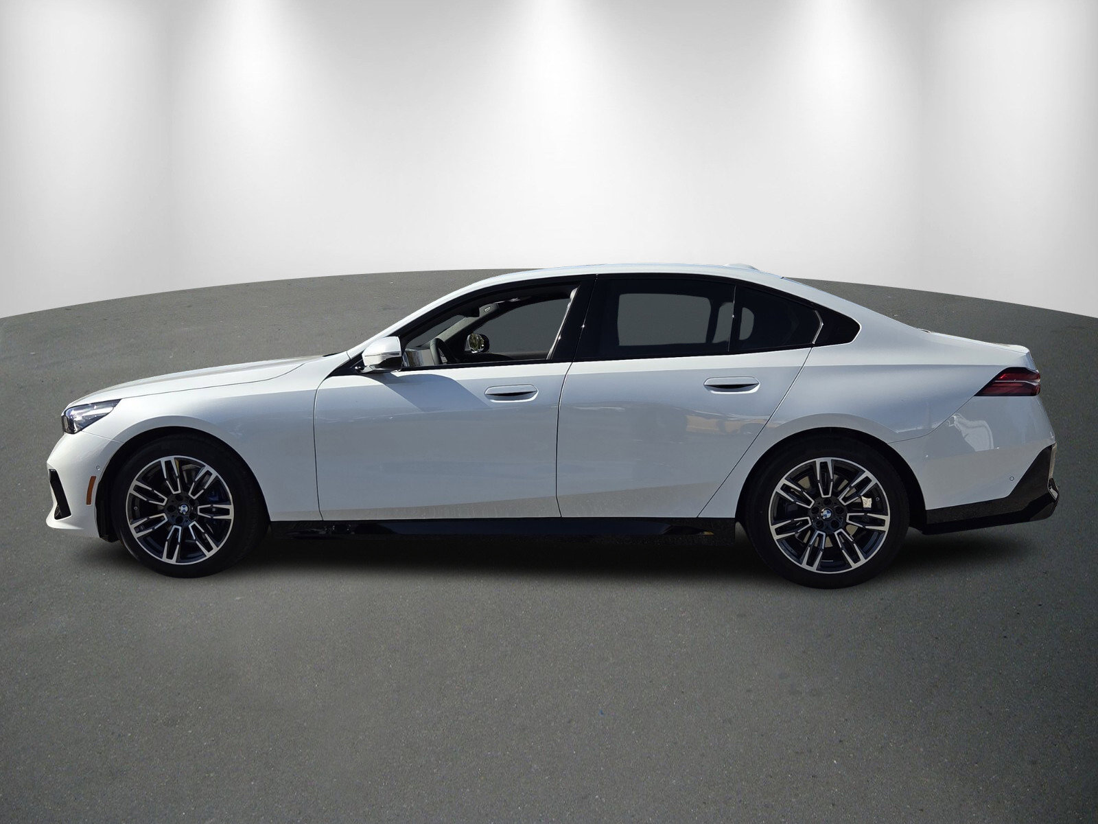 New 2026 BMW 530i xDrive w/ M Sport Package image 4