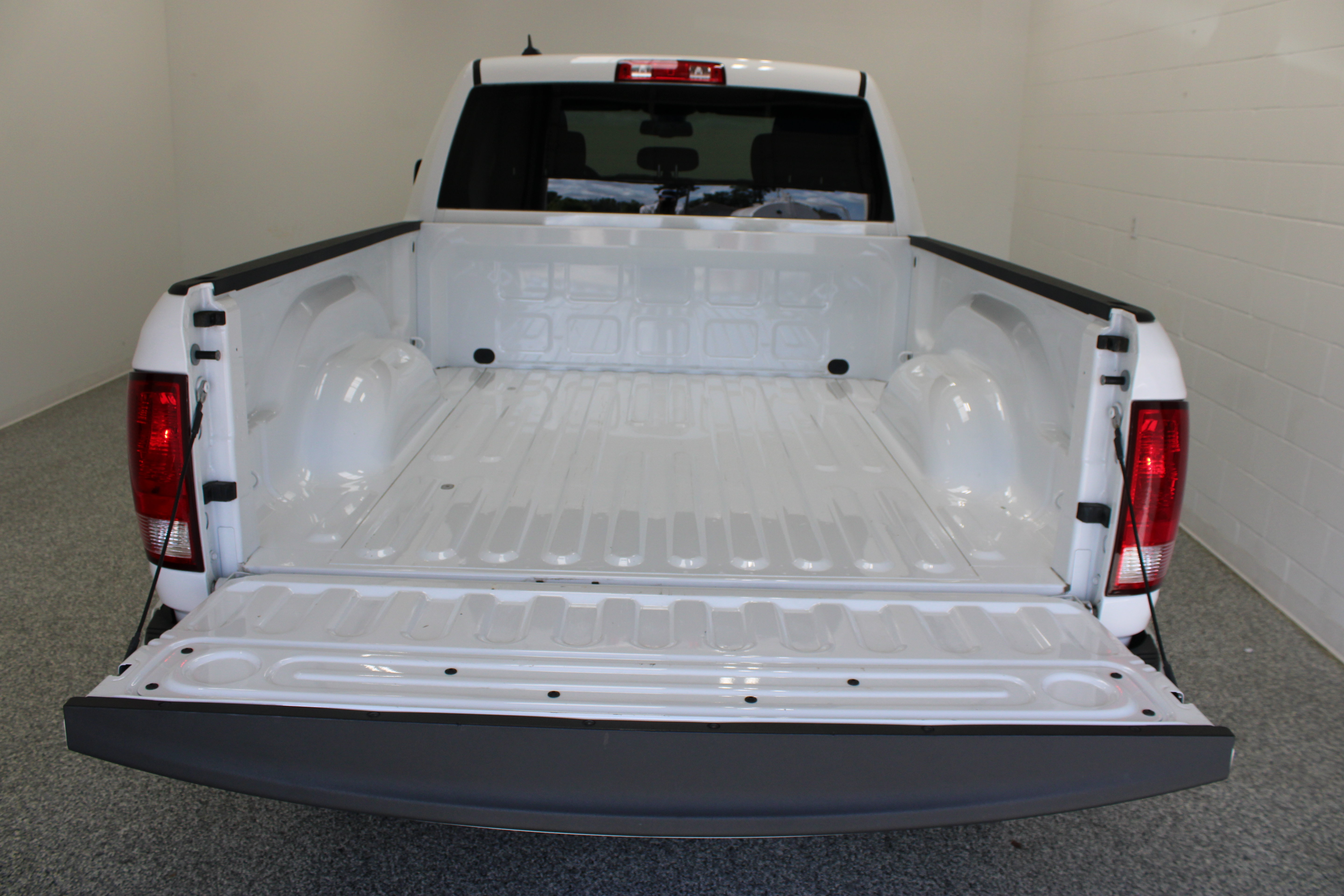 Used 2024 RAM 1500 Tradesman w/ Electronics Group RWD image 9
