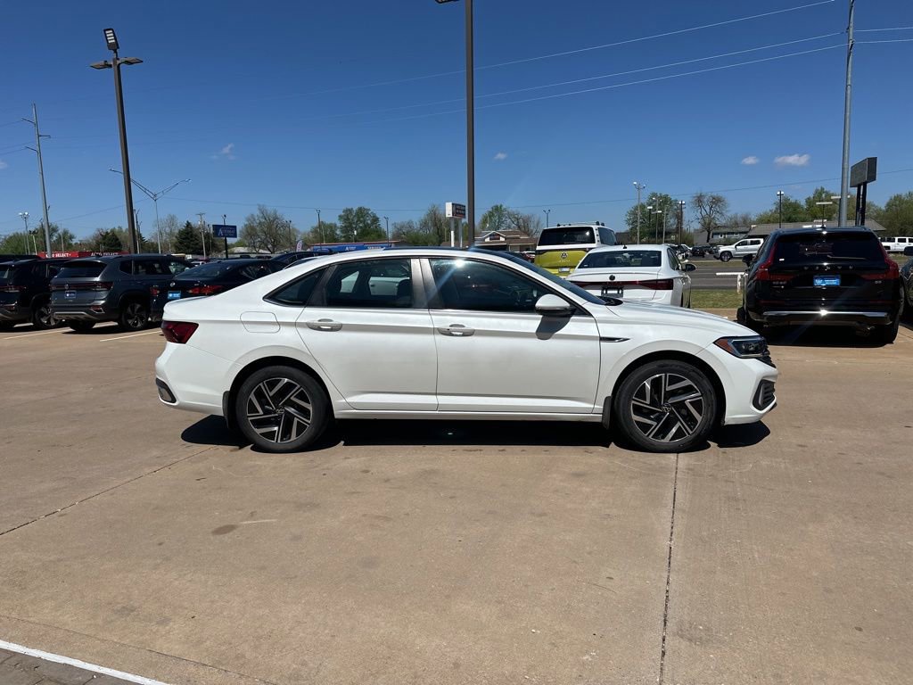 Used 2024 Volkswagen Jetta SEL image 4