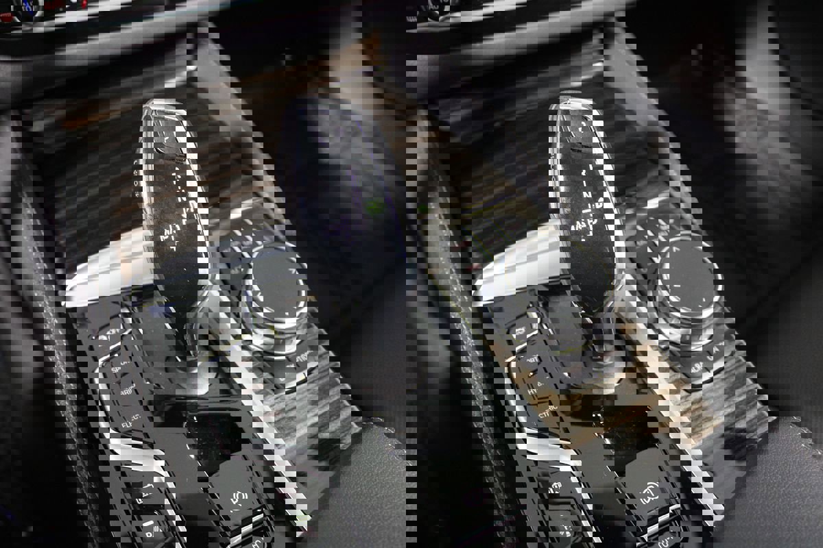 Used 2023 BMW 530e 530e w/ M Sport Package image 25