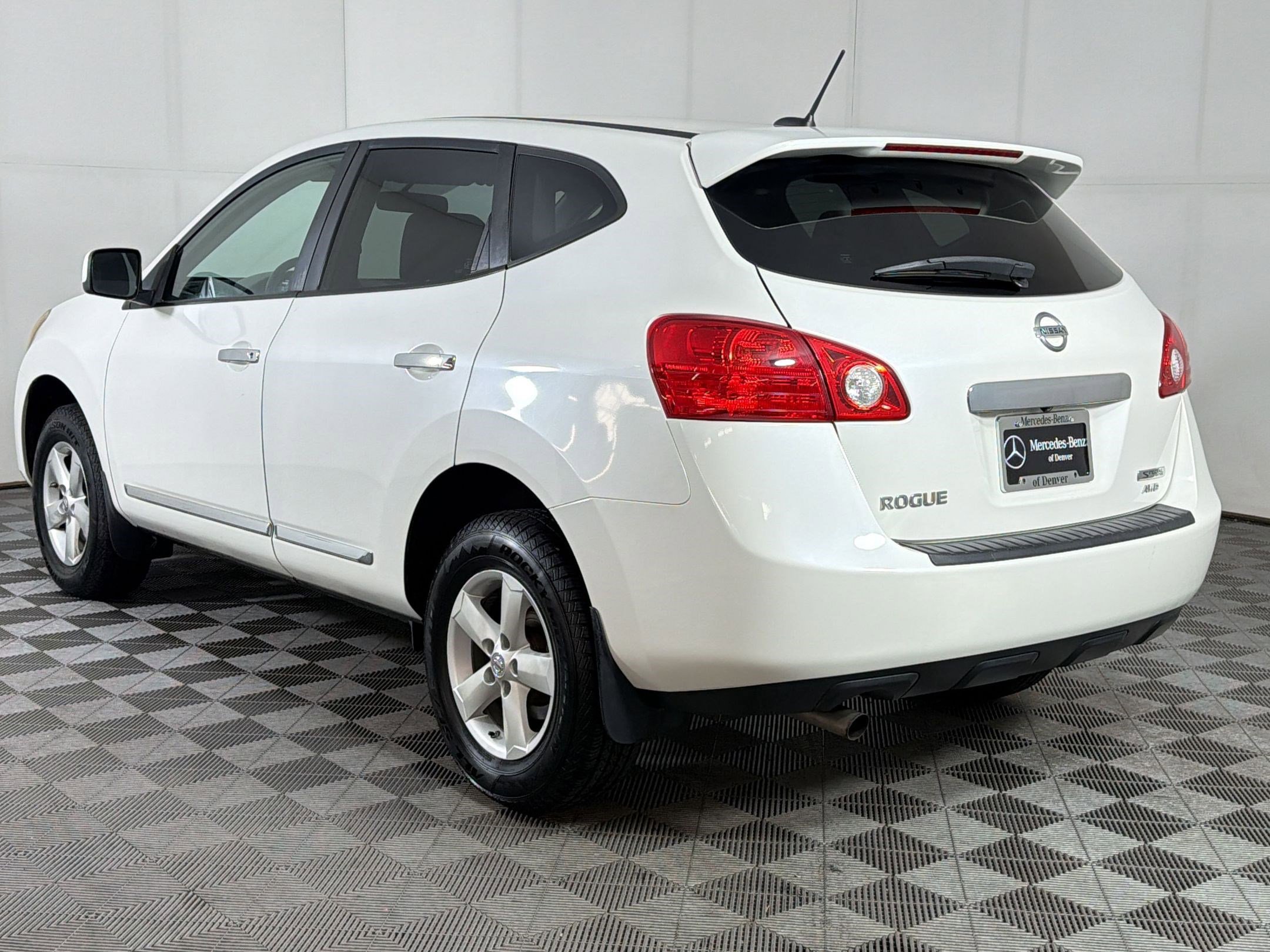 Used 2013 Nissan Rogue S w/ Special Edition Pkg AWD/4WD image 3