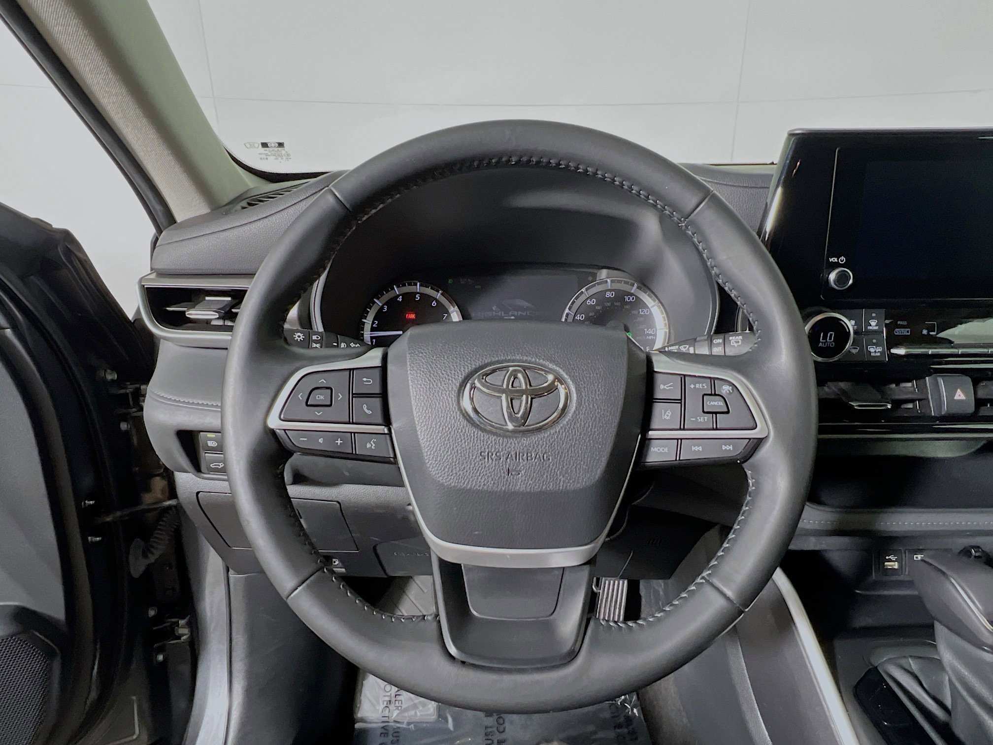 Used 2023 Toyota Highlander LE image 18