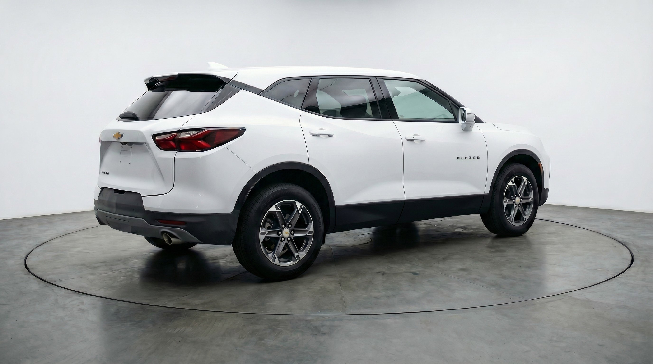 Used 2025 Chevrolet Blazer LT FWD image 9
