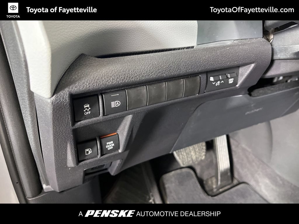 Certified 2025 Toyota Sienna XLE FWD image 30