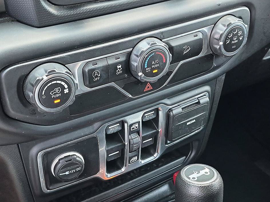 Used 2019 Jeep Wrangler Unlimited Sport S AWD/4WD image 25