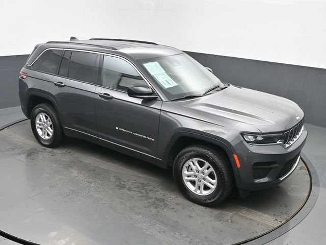 Used 2024 Jeep Grand Cherokee Laredo AWD/4WD image 44