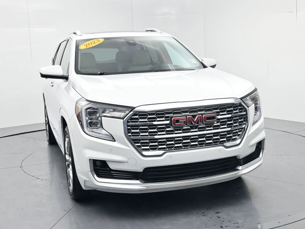 Used 2023 GMC Terrain Denali w/ Denali Premium Package AWD/4WD image 2