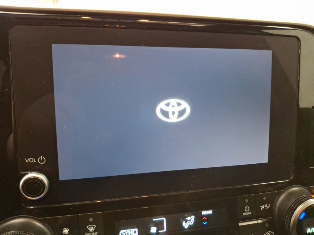 Used 2023 Toyota Highlander XLE image 24