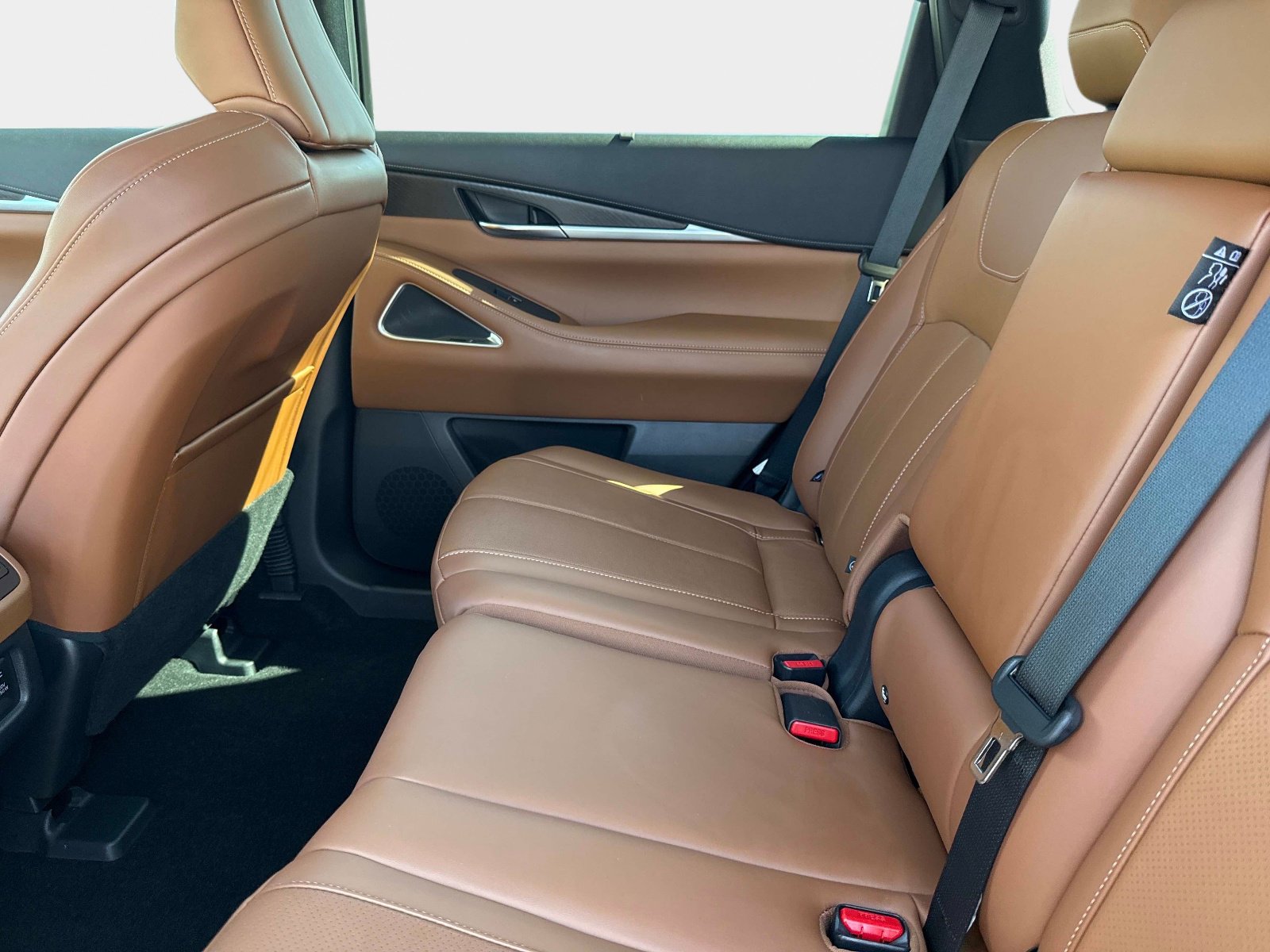 Used 2023 INFINITI QX60 Sensory w/ Cargo Package image 14