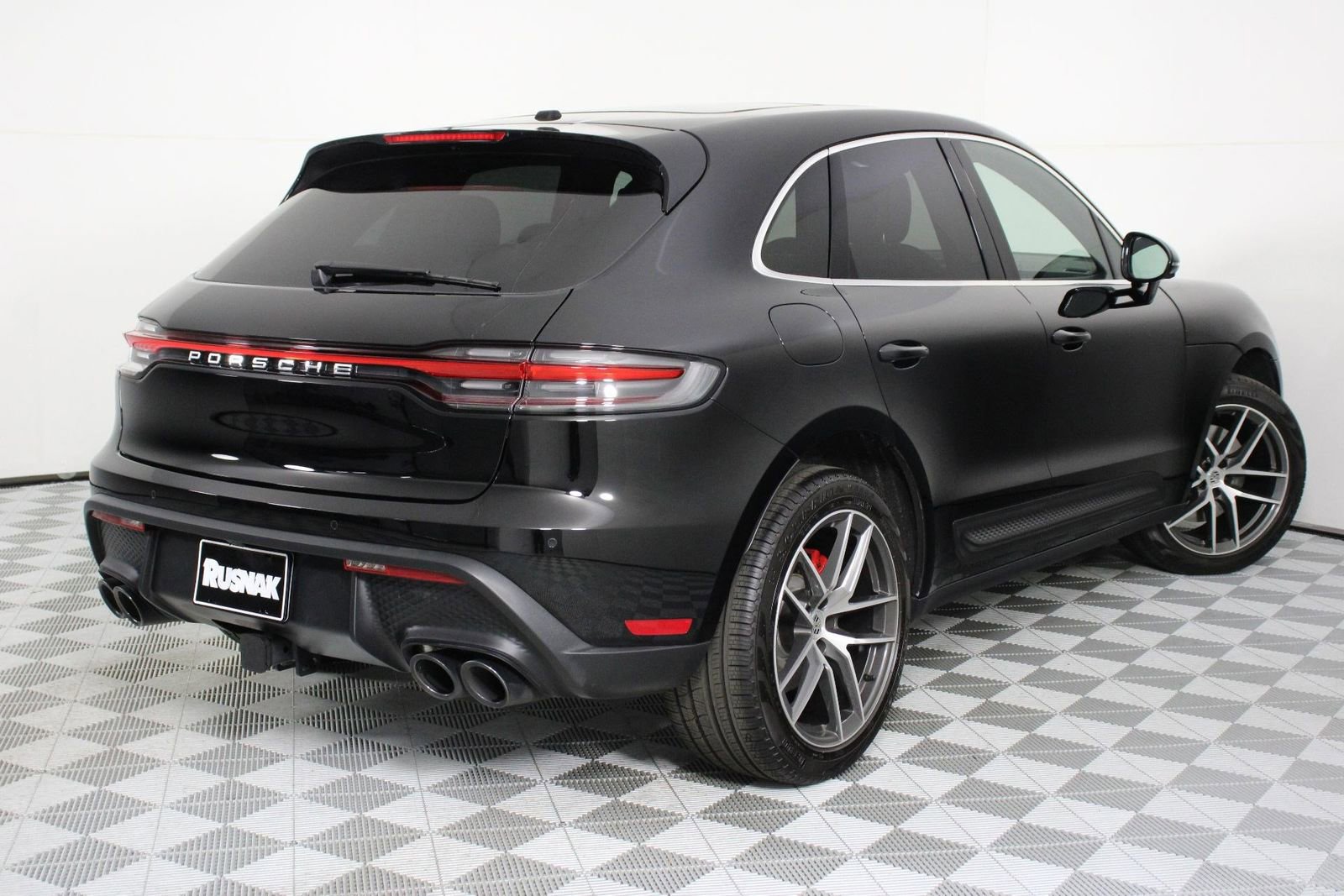 Certified 2025 Porsche Macan S image 7