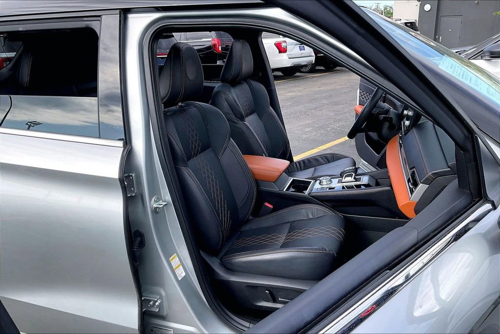 Used 2023 Mitsubishi Outlander SEL AWD/4WD image 6