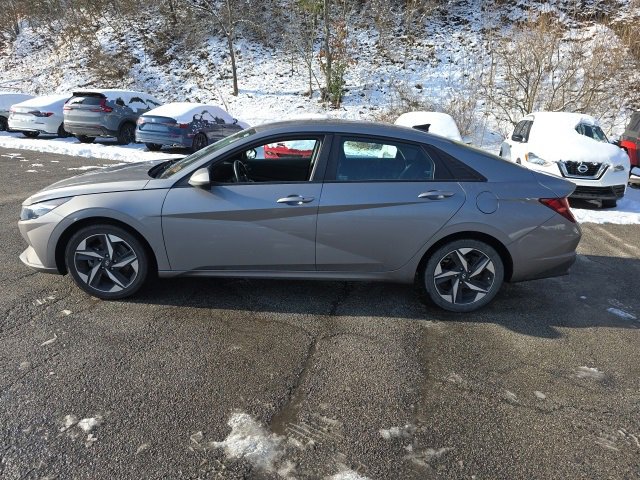 Used 2023 Hyundai Elantra SEL w/ Convenience Package video 2