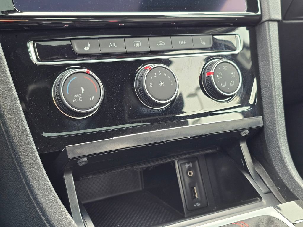 Used 2018 Volkswagen GTI SE w/ SE Leather Package image 29