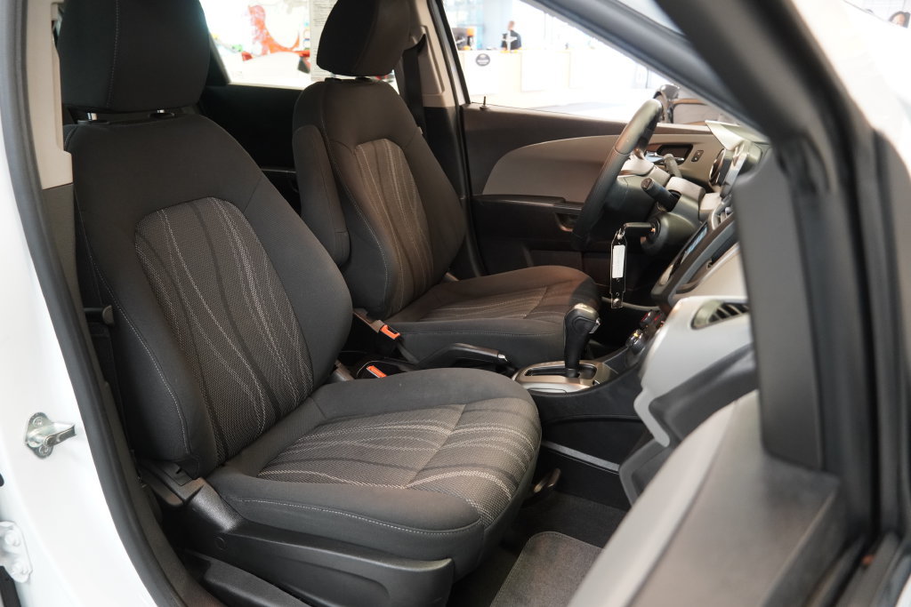 Used 2016 Chevrolet Sonic LT FWD image 31